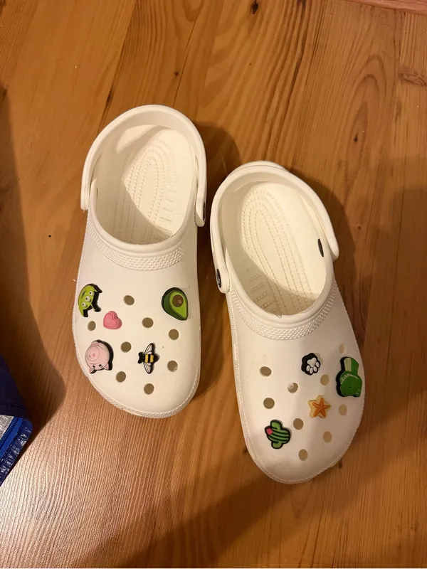 CROCS White Classic Clogs with 9 Cute Jibbitz Charms EUC - Image 2