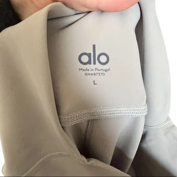 Alo Yoga‎ Pants with Cuts nwot - Image 4