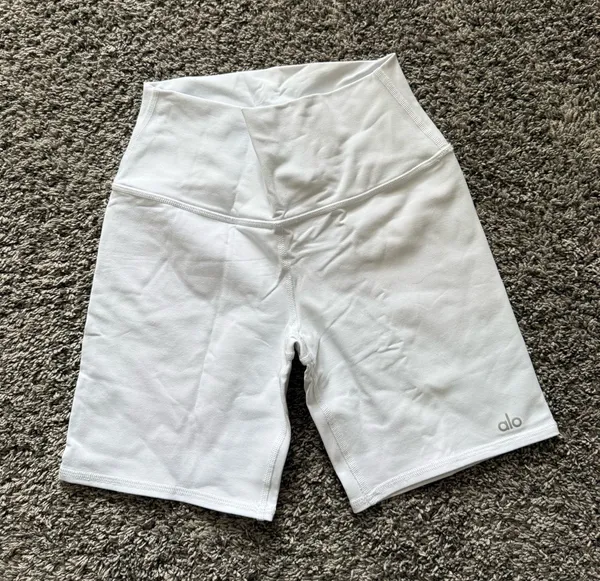 ALO Yoga White High-Rise Bike Shorts with Logo - Image 2