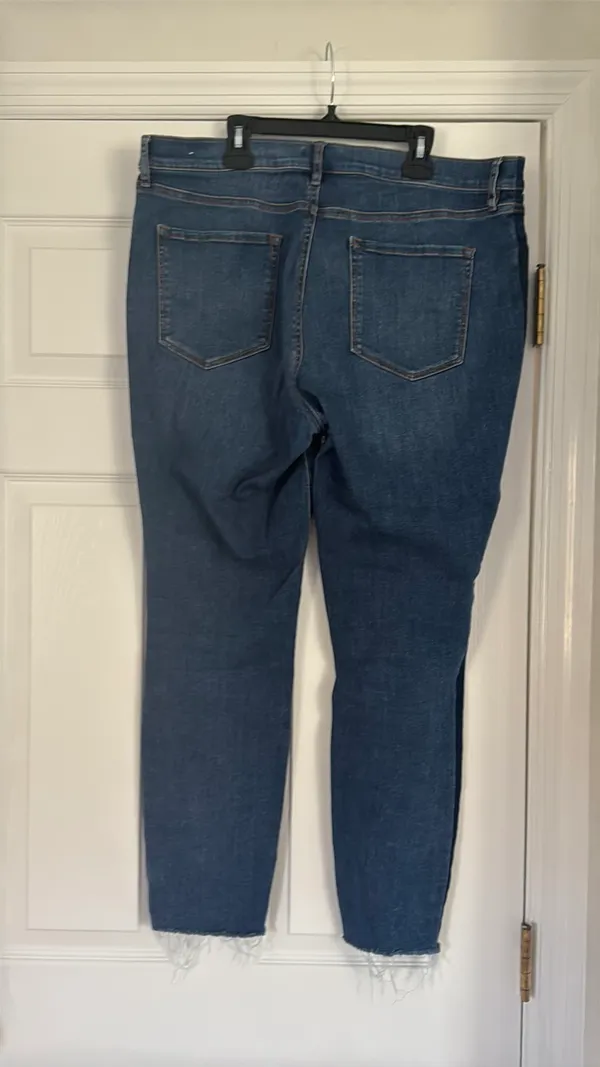 Loft Skinny Modern Women’s Jeans 14 - Image 2