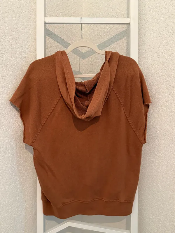 Universal Threads Brown Short-Sleeve Distressed Hoodie - Image 4