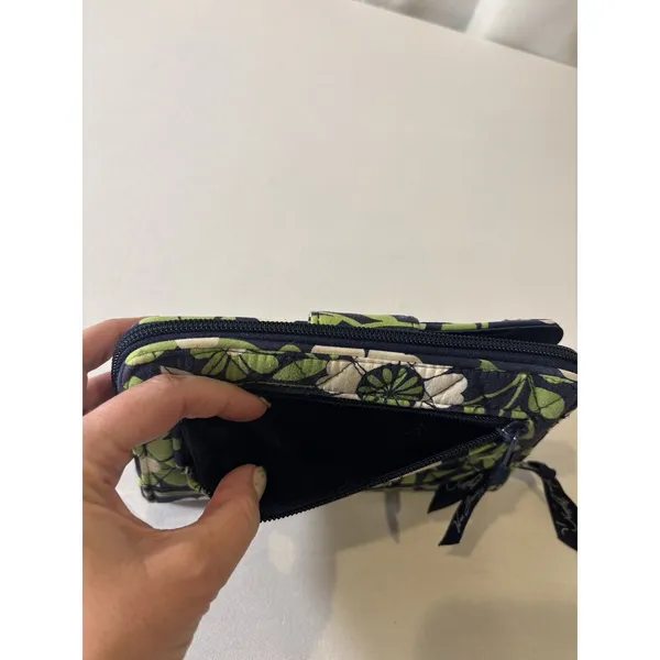 Vera Bradley Turnlock Wallet Rare Discontinued Lucky You‎ Floral Green Pattern - Image 4