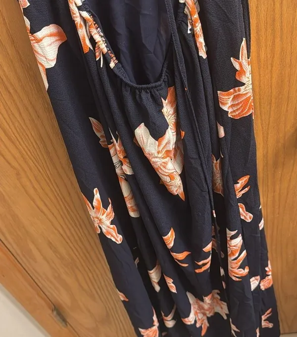 Simplee Apparel Simple floral maxi dress with amazing back size large - Image 5