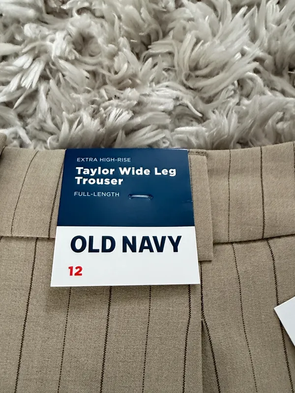 Old navy pants  - Image 3