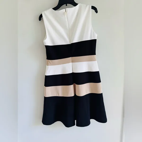 Tommy Hilfiger Black, White, and Tan Mini Dress - Image 8