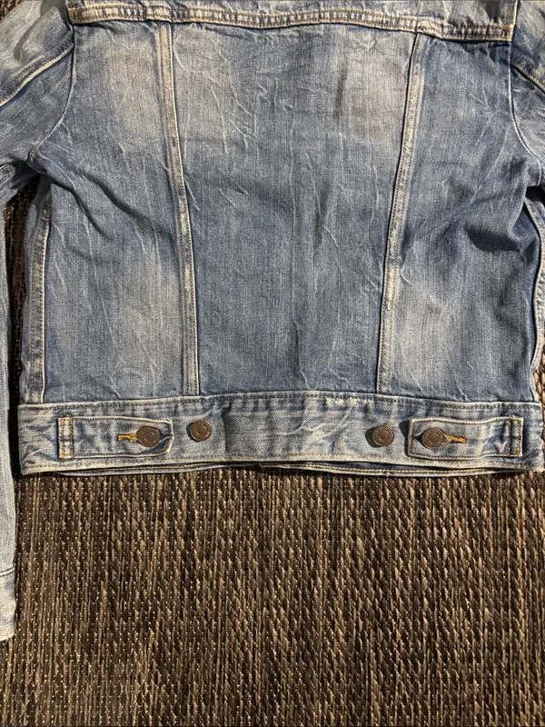 Levi’s Trucker Denim Jacket Light Wash Size Small - Image 7