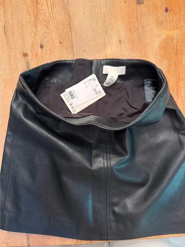 H&M Black Faux Leather Skirt - Image 4
