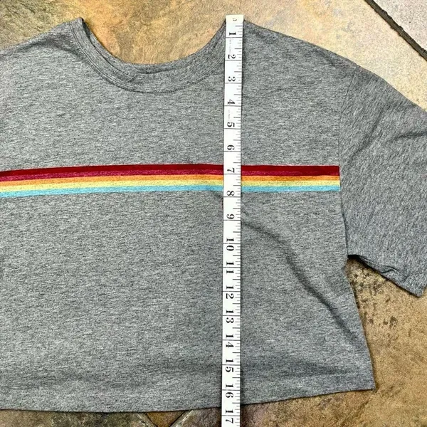 Fabletics Jade Short Sleeve Boxy Rainbow Crop Top Large - Image 4