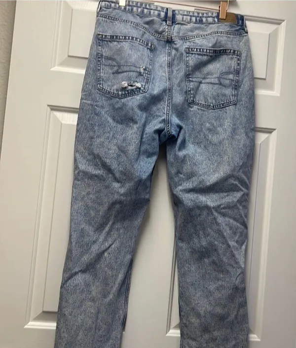 American Eagle distressed mom straight jeans - Image 3
