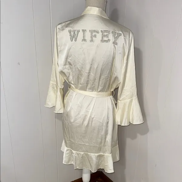 Luxurious Cream Satin Women's Robe - Image 4