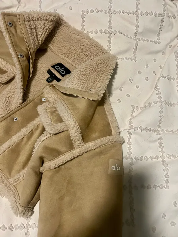 ALO faux shearling snowfall cropped Jacket in limited Woodland Tan - Image 6