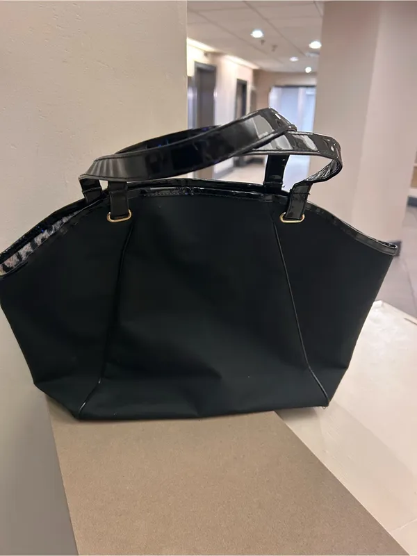 Lancôme Everyday Black Tote with Glossy Trim - Image 4