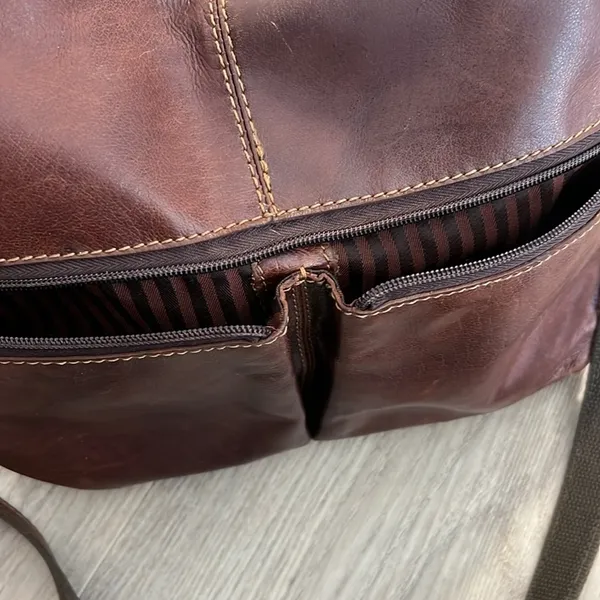 Jack Georges Voyager Uptown Hand Stained Leather Hobo Bag Adjustable Strap. EUC - Image 4