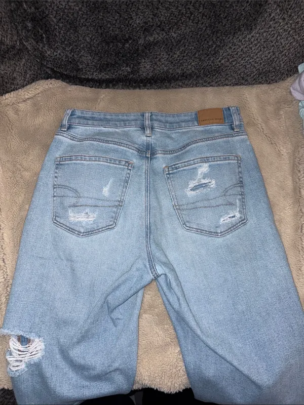 American Eagle Ripped Mom Jeans, Size 6 Short - Image 4