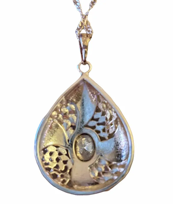 Vintage Tear Drop Necklace Gold - Image 4
