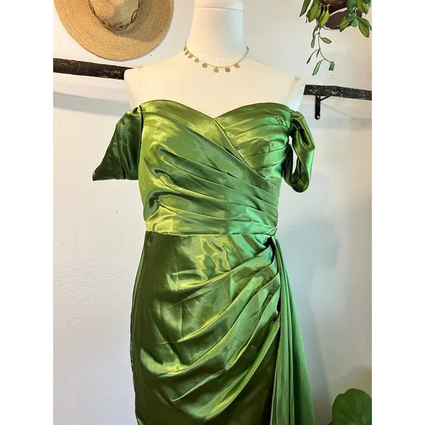 Off Shoulder Green Formal Glam Gala Prom Special Event Dress Size 4 NEW - Image 13