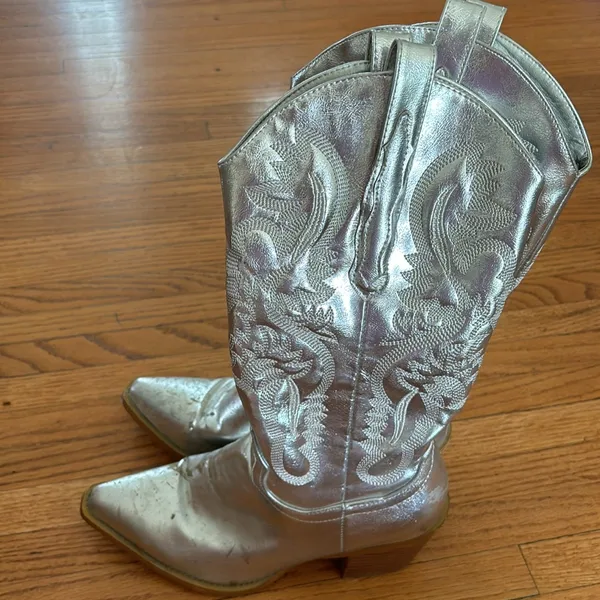 Silver Cowboy Boots Size 6 - Image 8