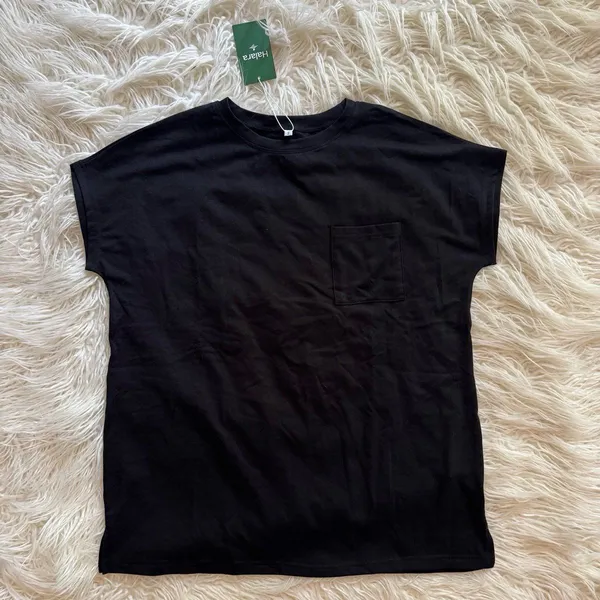 Halara Round Neck Pocket Hem Relax Casual T-Shirt Black Size Small - Image 3