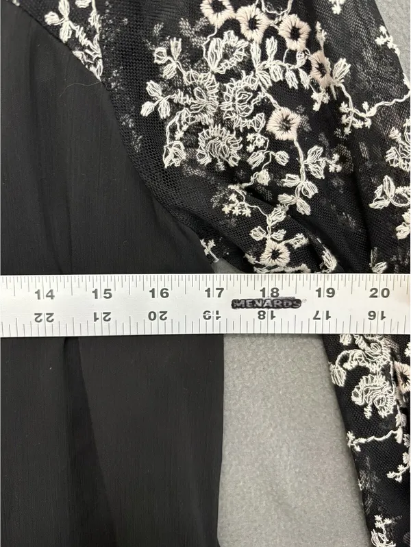 maurices Women’s Black White Floral Lace Embroidered Shift Dress V-Neck M - Image 4