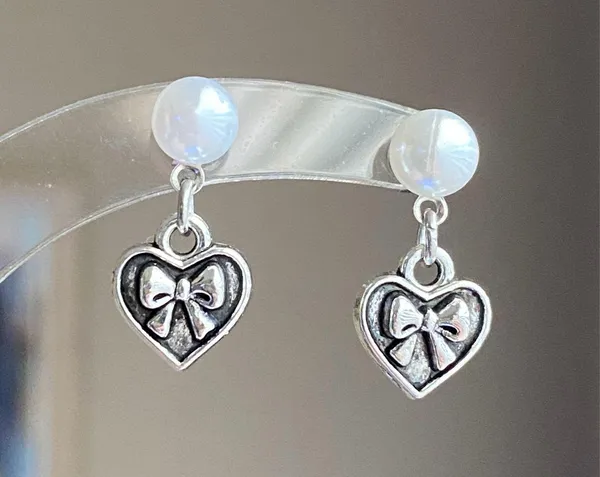 Handmade y2k Kawaii heart ribbon mini dangle earrings 🎀 - Image 3
