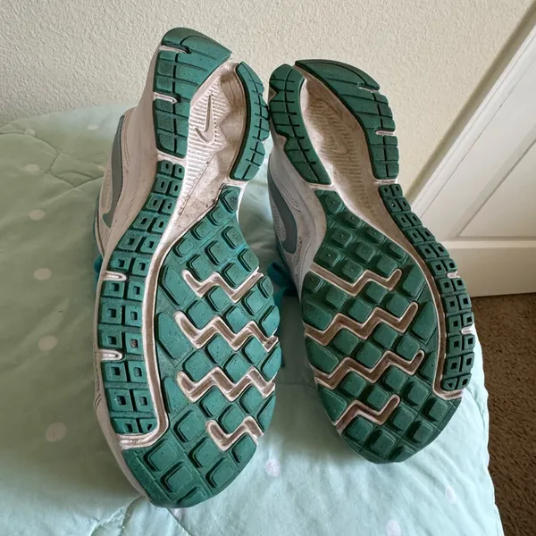 Nike Downshifter White and Teal Running Shoes Womens size 8 - Image 11