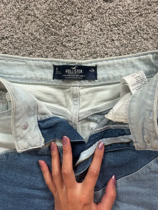 Hollister Ultra High-Rise Mom Shorts - Image 3