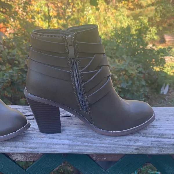 No Name Ankle Boots Sz 6.5 NWOT - Image 2