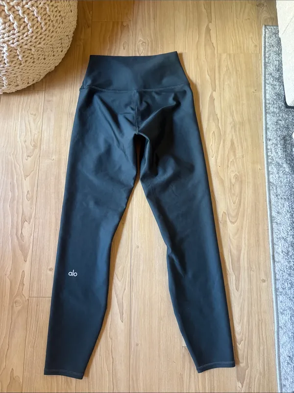 ALO Yoga Performance Leggings - Image 3