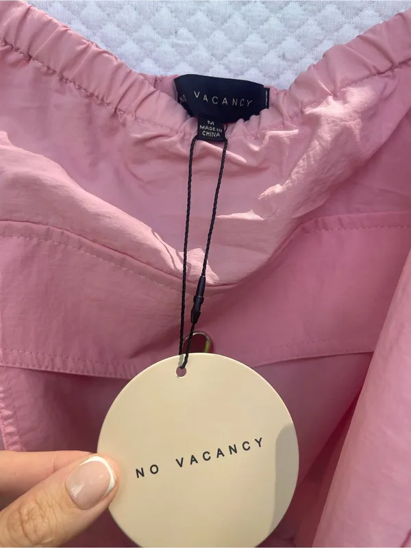 No Vacancy Women’s Pink Cargo Jumpsuit Size M NWT Utility Pocket Adjustable Stra - Image 5