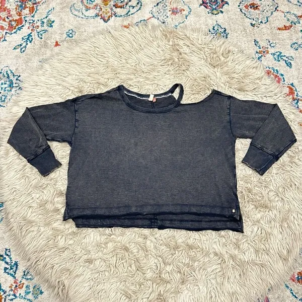 Pilcro open shoulder sweater size XL - Image 8