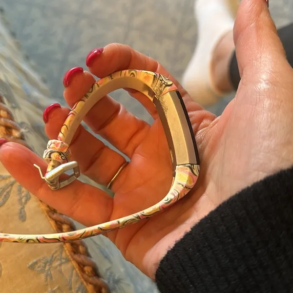 Fitbit barely used. As is. No idea what model. Cute band purchased separately - Image 3