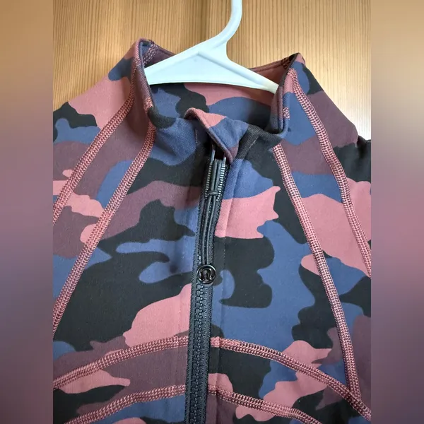 NWOT- Lululemon Define Jacket *Luon Size: 2 - Image 4