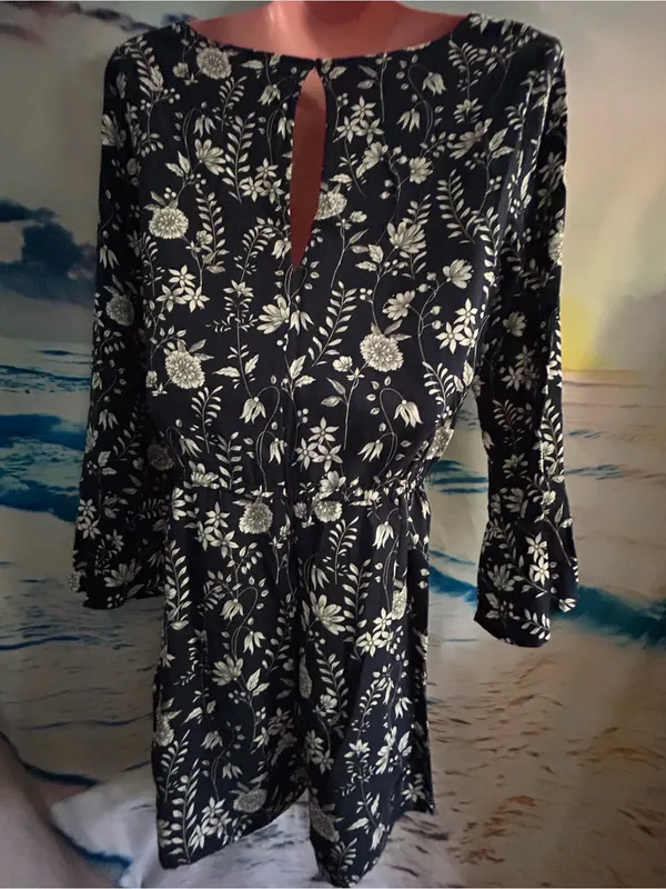 Aeropostale Women’s Black & White Floral V-Neck Romper SM - Image 2