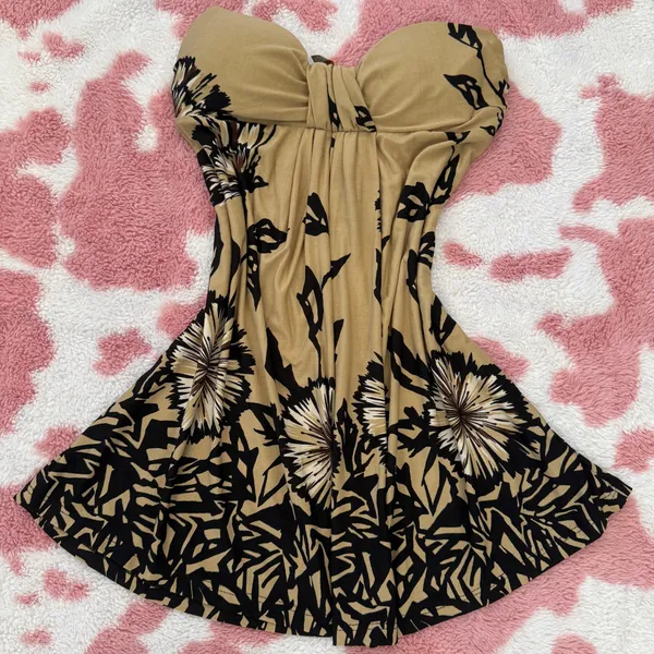 Strapless Floral Mini Dress w/ Built-In Padded Bra – Beige & Black Minimalist Chic 🌿 - Image 3