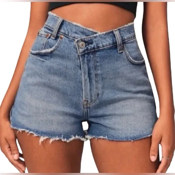 Curve Love Abercrombie & Fitch Crossover Waist High Rise Mom Shorts - Image 2