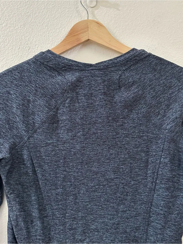 Lululemon Women's Roundful Long Sleeve Shirt Size 6 - Image 6