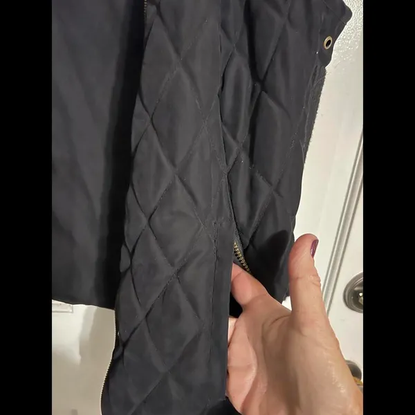 Stylish Black Quilted Vest with Pockets Size L - Image 5