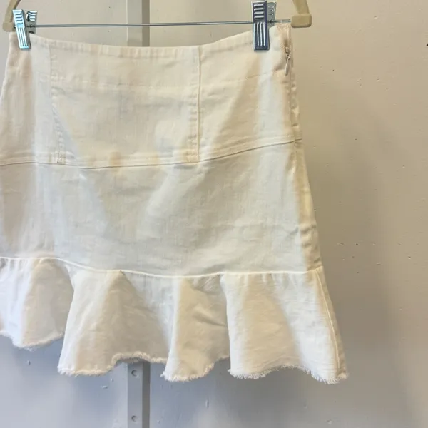 AQUA Denim Ruffle Asymmetric Hem Mini Skirt Size L Raw Edge Side Zip White - Image 3