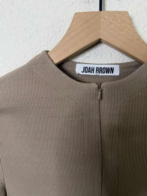 Joah Brown Invisible Zip Long Sleeve Taupe Tan Womens Size XS / S - Image 7