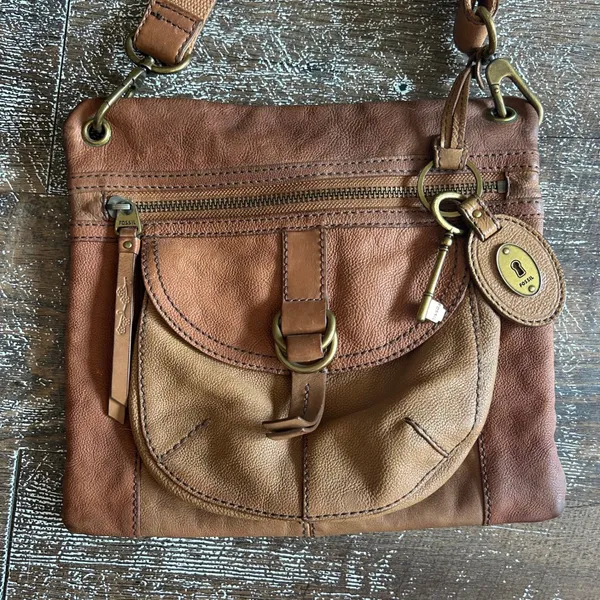 Vintage Fossil Sasha Crossbody‎ Bag Tan Cognac Pebbled Leather Brass Key - Image 2