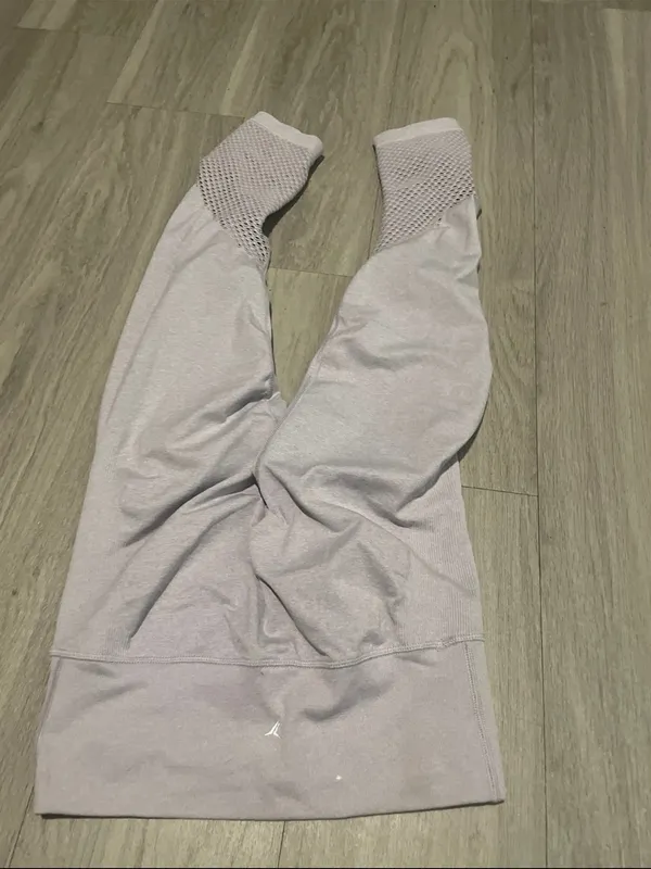Old Navy Light Lavender Athletic Leggings with Mesh Panels - Image 3