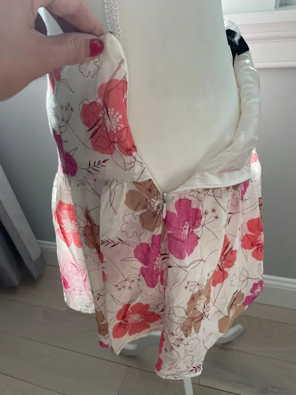 Victoria's Secret Floral print mini skirt - Image 2