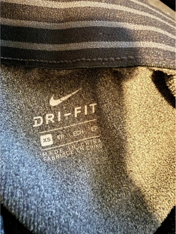 Nike Women’s XS Gray Dri-FIT Fleece Jogger Pants Toggle Hem Zip Pockets - Image 8