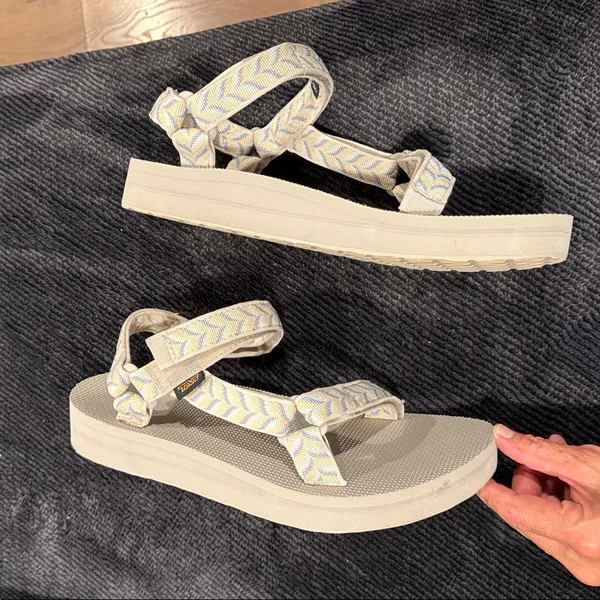 Teva Midform Women’s Size 11 gray straps Universal Sandal - Image 3