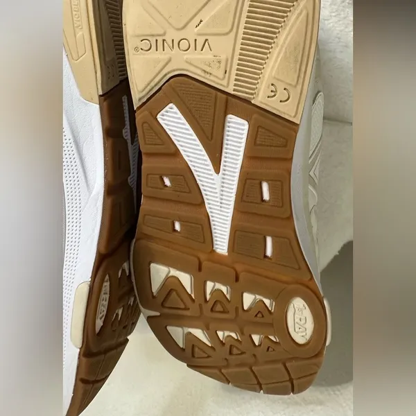 Vionic Women’s Walk Strider White and Cream walking Shoes with Mesh Support - Image 12