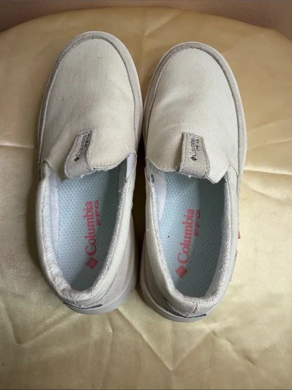 Columbia Slip-On Flats in Light Gray and White - Image 3