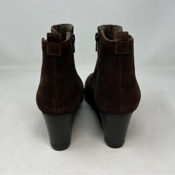 Clarks Crystal Quartz Brown Suede Wedge Ankle Boots Side Zip Womens 9M - Image 6