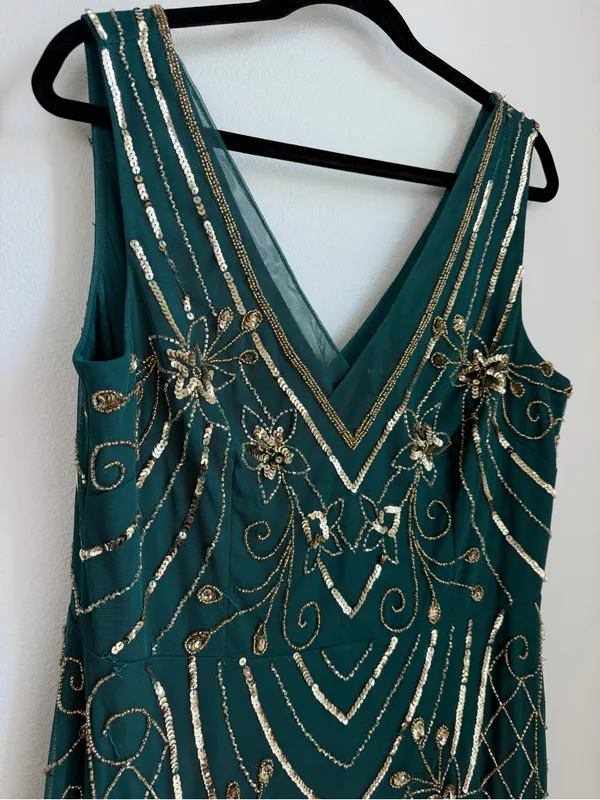 Adrienne Papell Elegant Emerald Green Beaded V-Neck Dress - Image 2