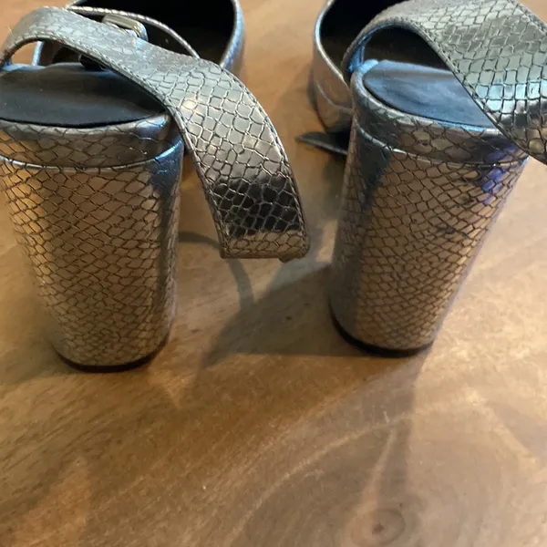 Silver Women's Platform Heels Size 9 - Image 5