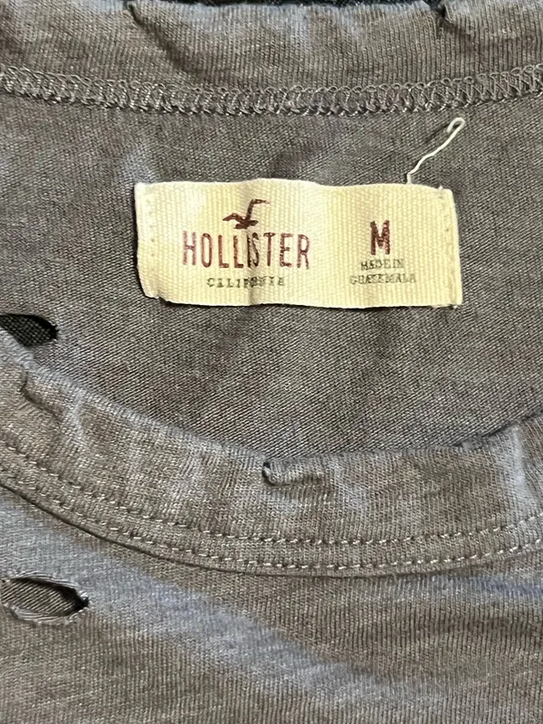 Womens medium Hollister gray "Girls" distressed graphic cropped tank top - Image 7
